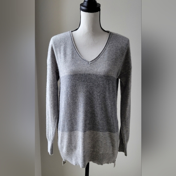 Lusso 100% Cashmere Color Block Vneck Women‎ Size Medium Long Sleeves Sweater - Picture 1 of 12